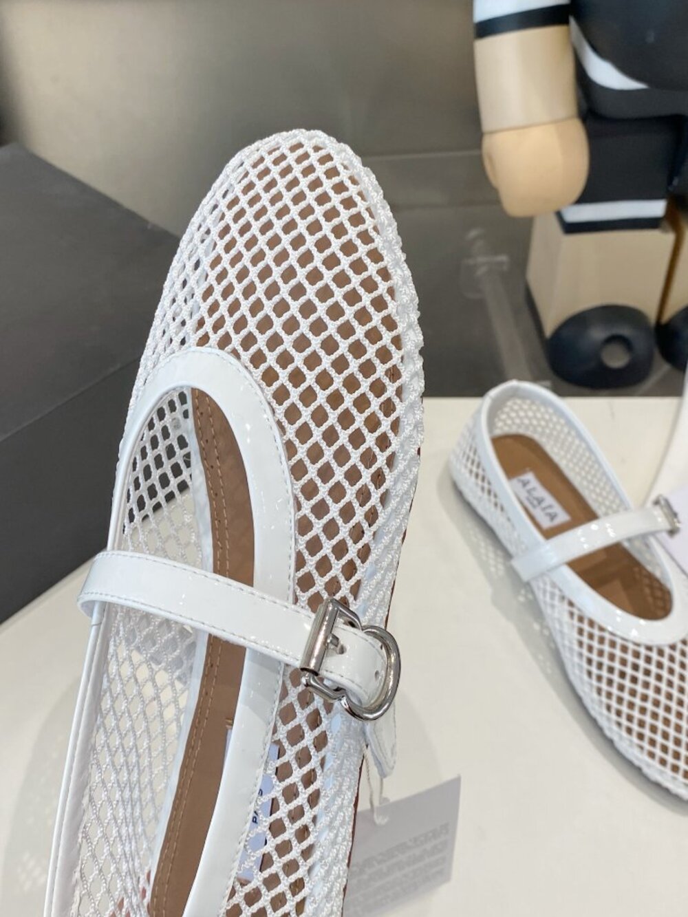 Alaïa White Mesh Patent Leather Mary Jane Flat Shoes - Picture 5 of 9
